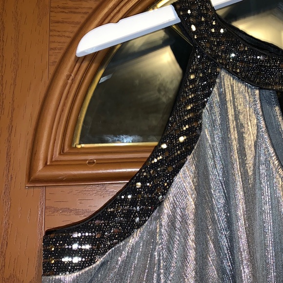 Rotita Boutique Iridescent & Shimmer Metallic Pleated Cold Shoulder Halter Top - Picture 11 of 16